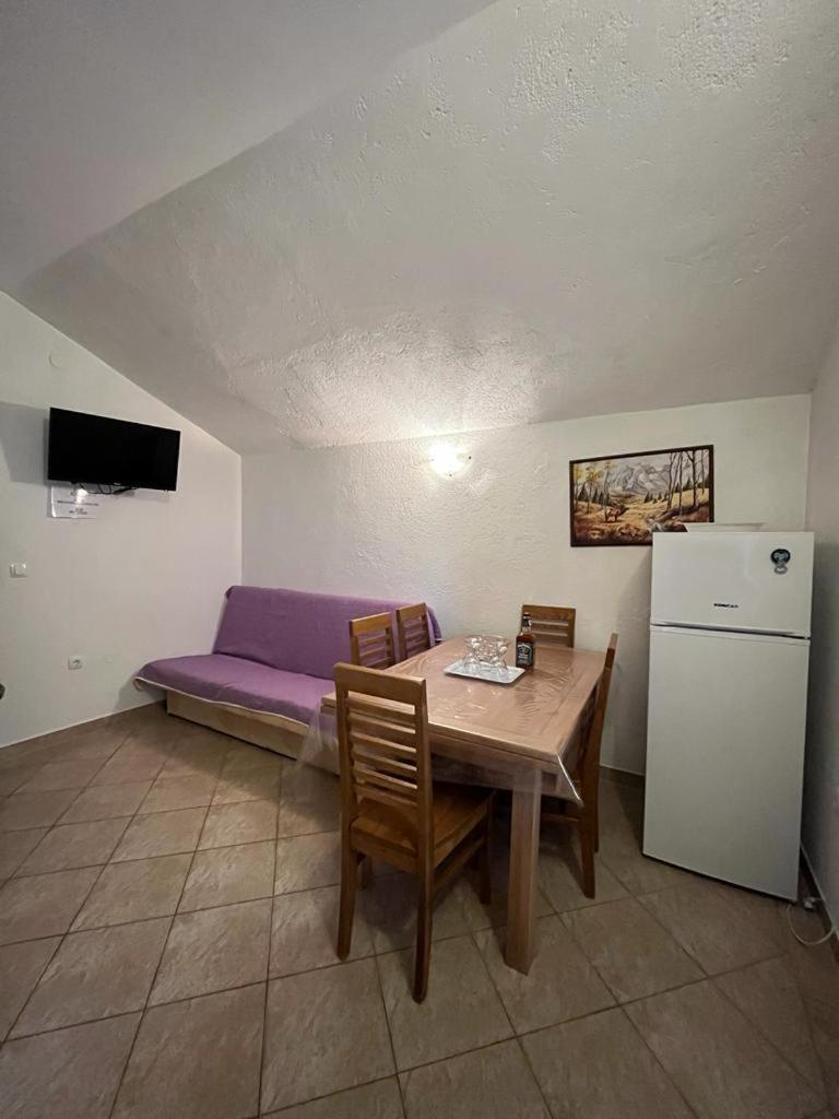 Apartmani Mirjana Трибани-Крушчица Екстериор снимка