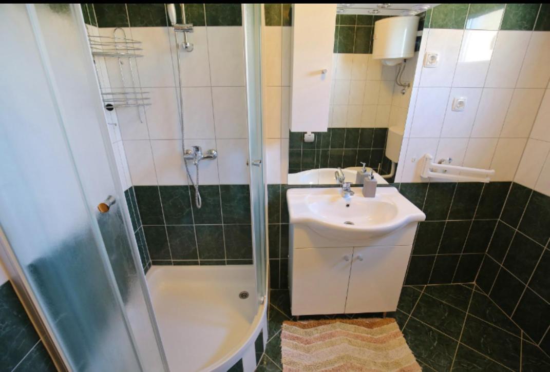 Apartmani Mirjana Трибани-Крушчица Екстериор снимка