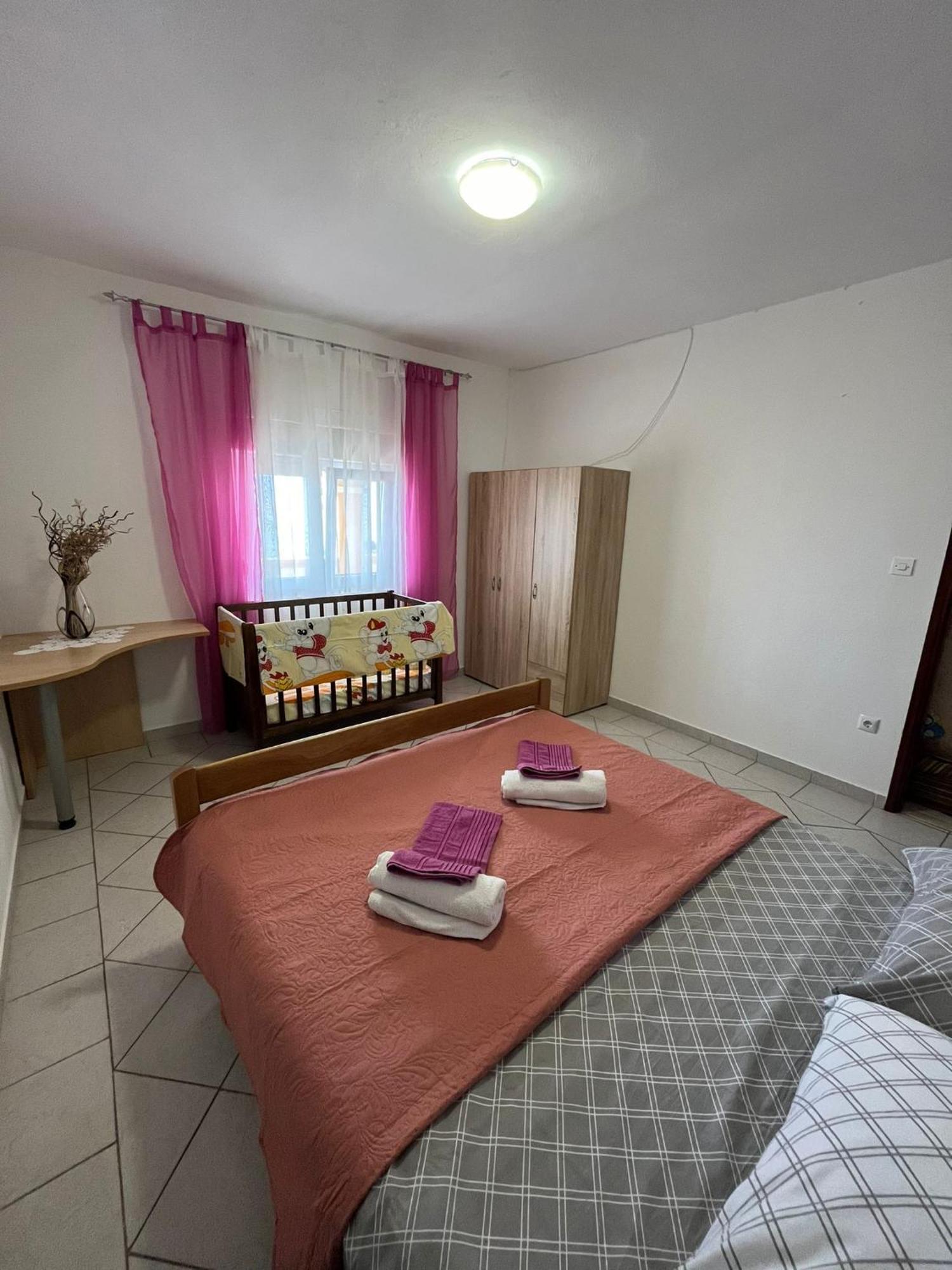 Apartmani Mirjana Трибани-Крушчица Екстериор снимка